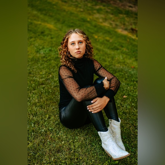 Meet your Posher, Emma - Picture 1 of 2